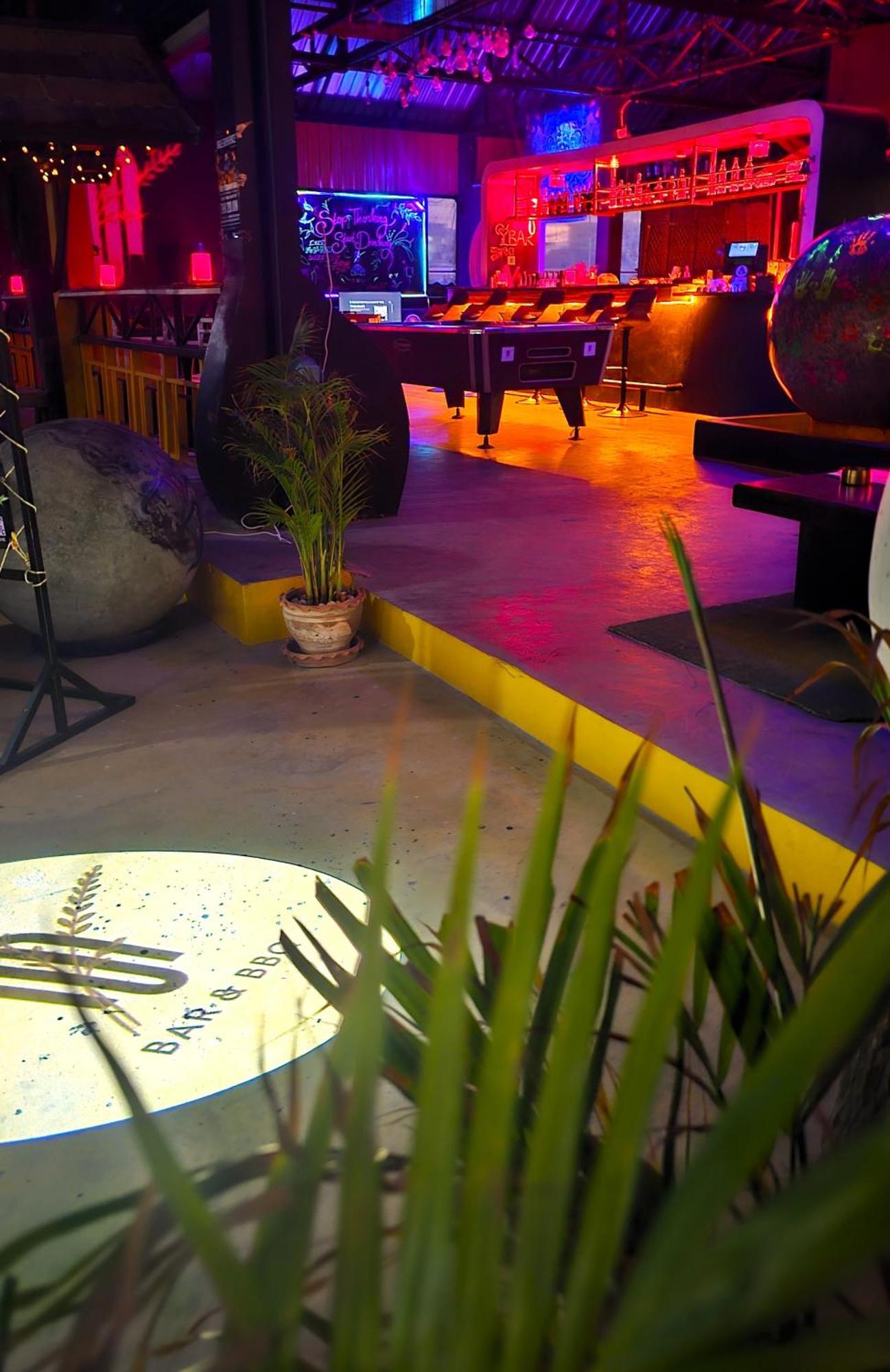 Mbar Hostel Haad Rin Exterior foto